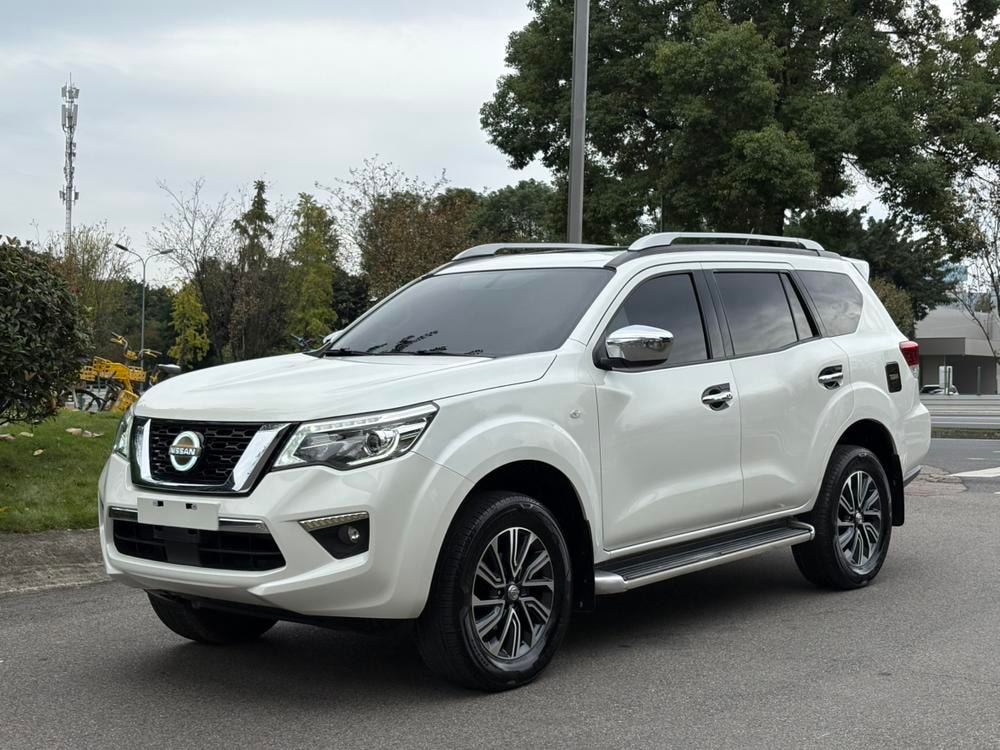 Nissan Terra 2018 — фото автомобиля