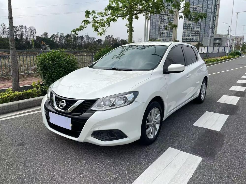 Nissan Tiida 2016 — фото автомобиля