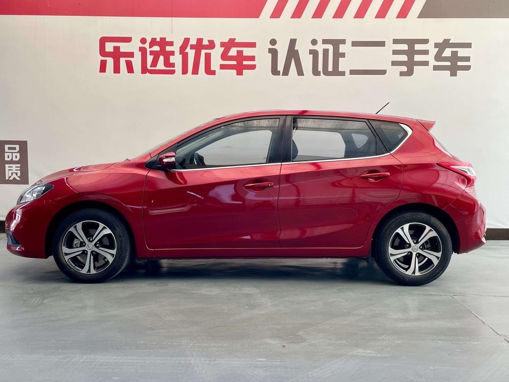 Nissan Tiida 2020 — фото автомобиля