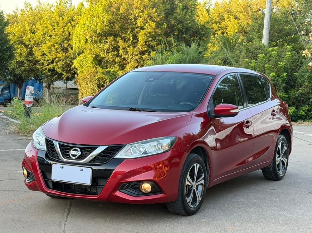 Nissan Tiida 2016 — фото автомобиля