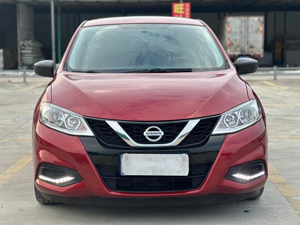 Nissan Tiida 2021 — фото автомобиля