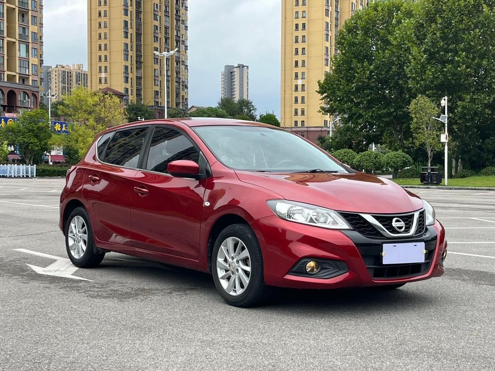 Nissan Tiida 2016 — фото автомобиля