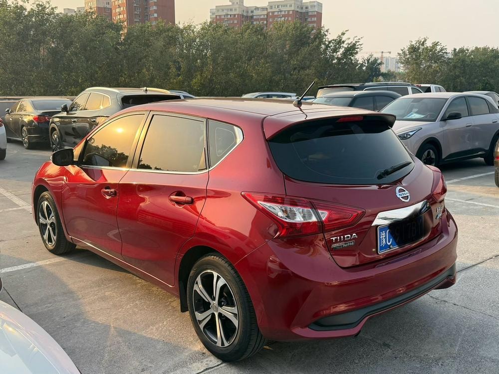 Nissan Tiida 2016 — фото автомобиля 1