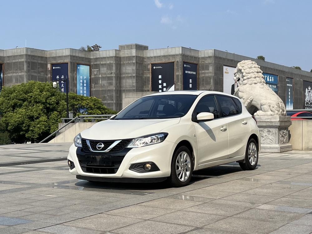 Nissan Tiida 2016 — фото автомобиля