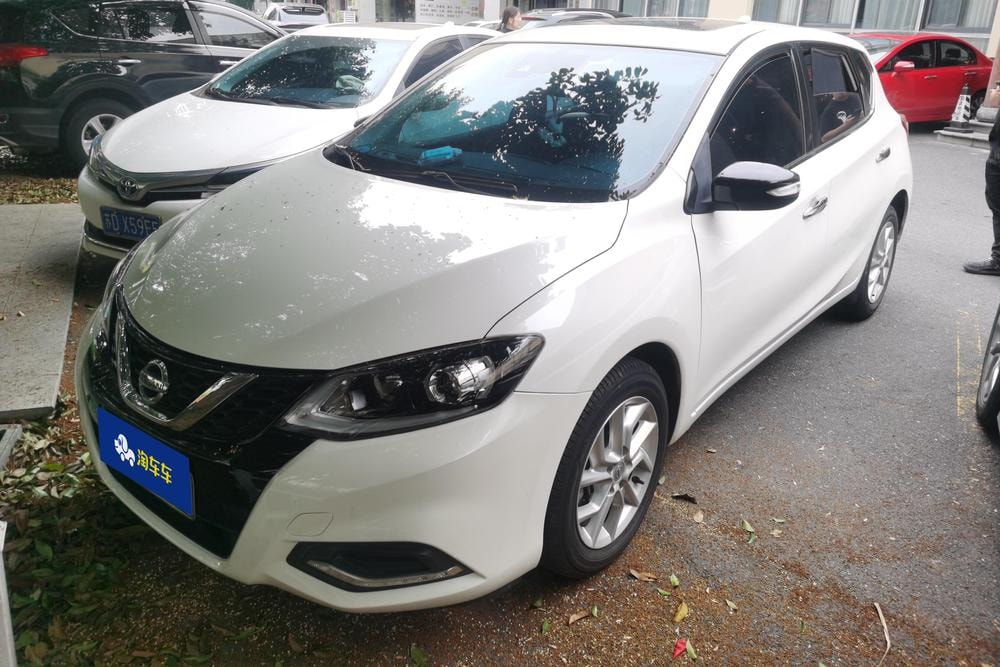 Nissan Tiida 2021 — фото автомобиля