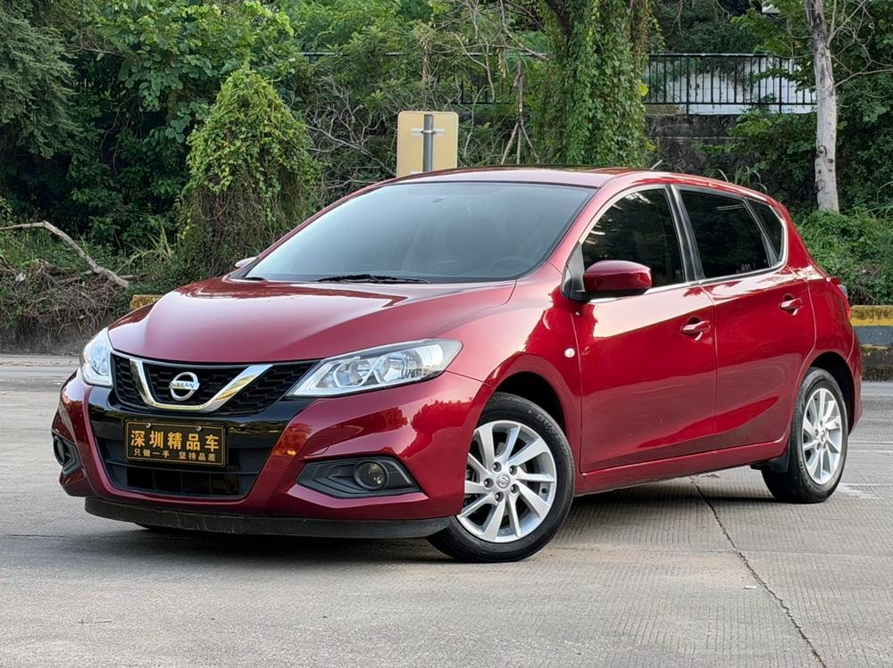 Nissan Tiida 2016 — фото автомобиля