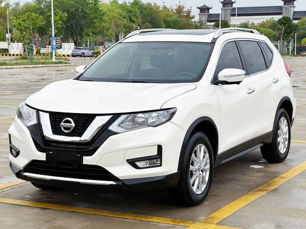 Nissan X-Trail 2017 — фото автомобиля