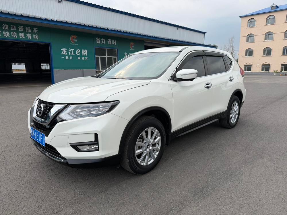 Nissan X-Trail 2022 — фото автомобиля 1