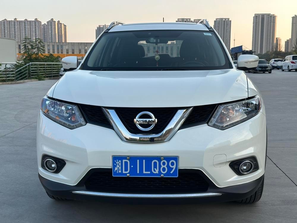 Nissan X-Trail 2015 — фото автомобиля