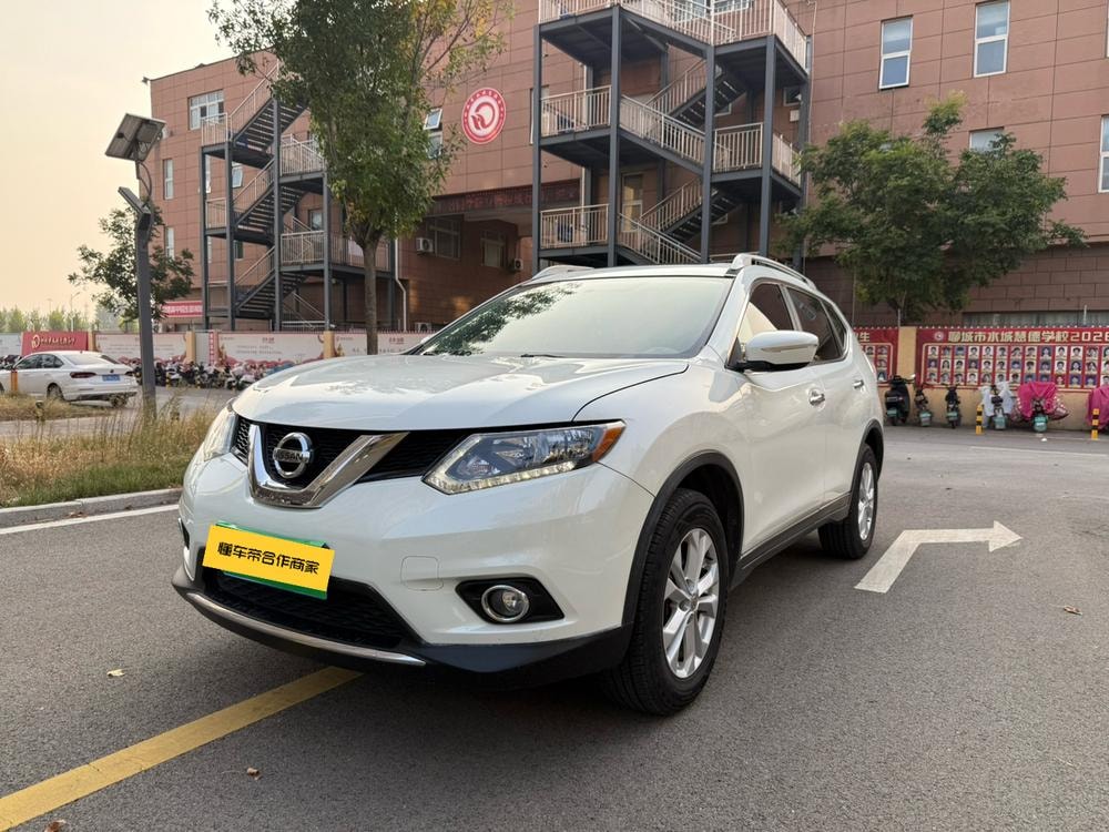 Nissan X-Trail 2015 — фото автомобиля