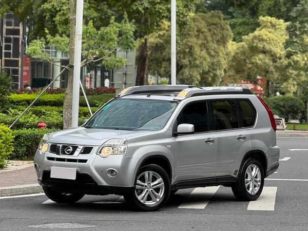 Nissan X-Trail 2012 — фото автомобиля