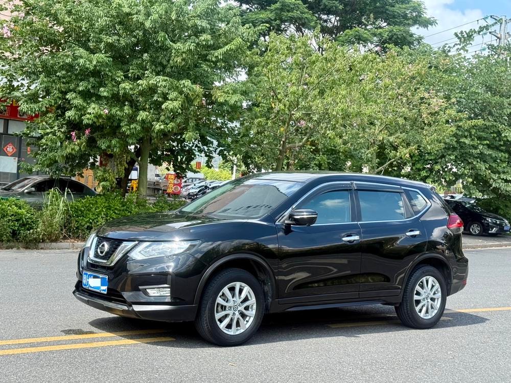 Nissan X-Trail 2017 — фото автомобиля