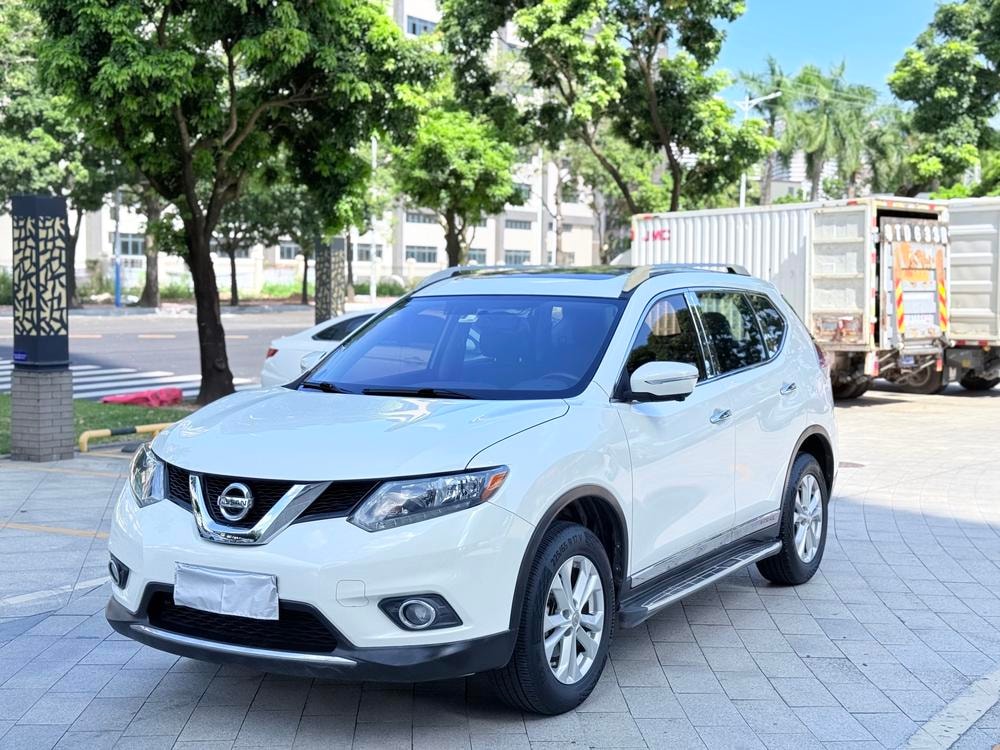 Nissan X-Trail 2017 — фото автомобиля