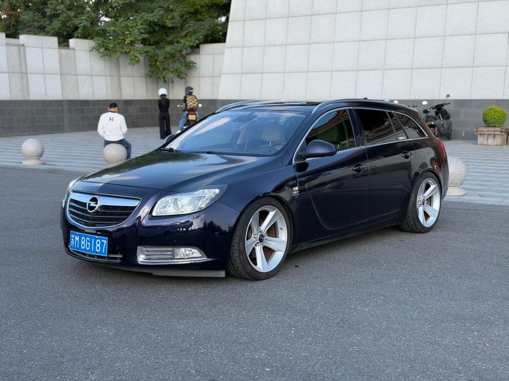 Opel Insignia 2013 — фото автомобиля 1