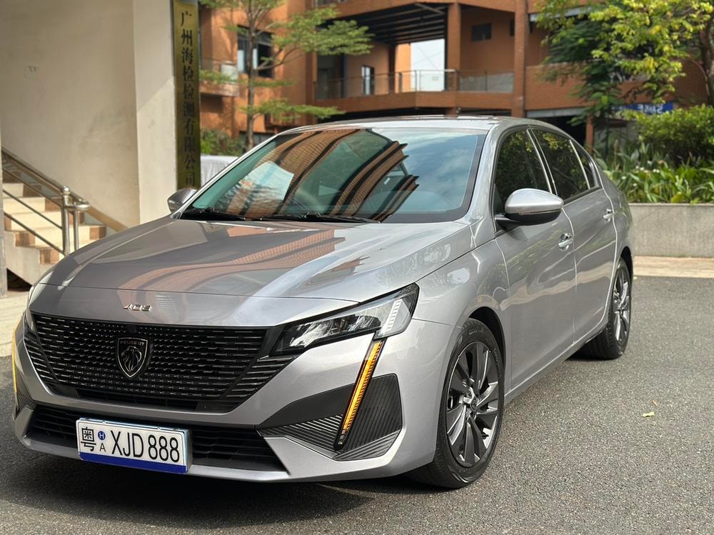 Peugeot 408 2022 — фото автомобиля