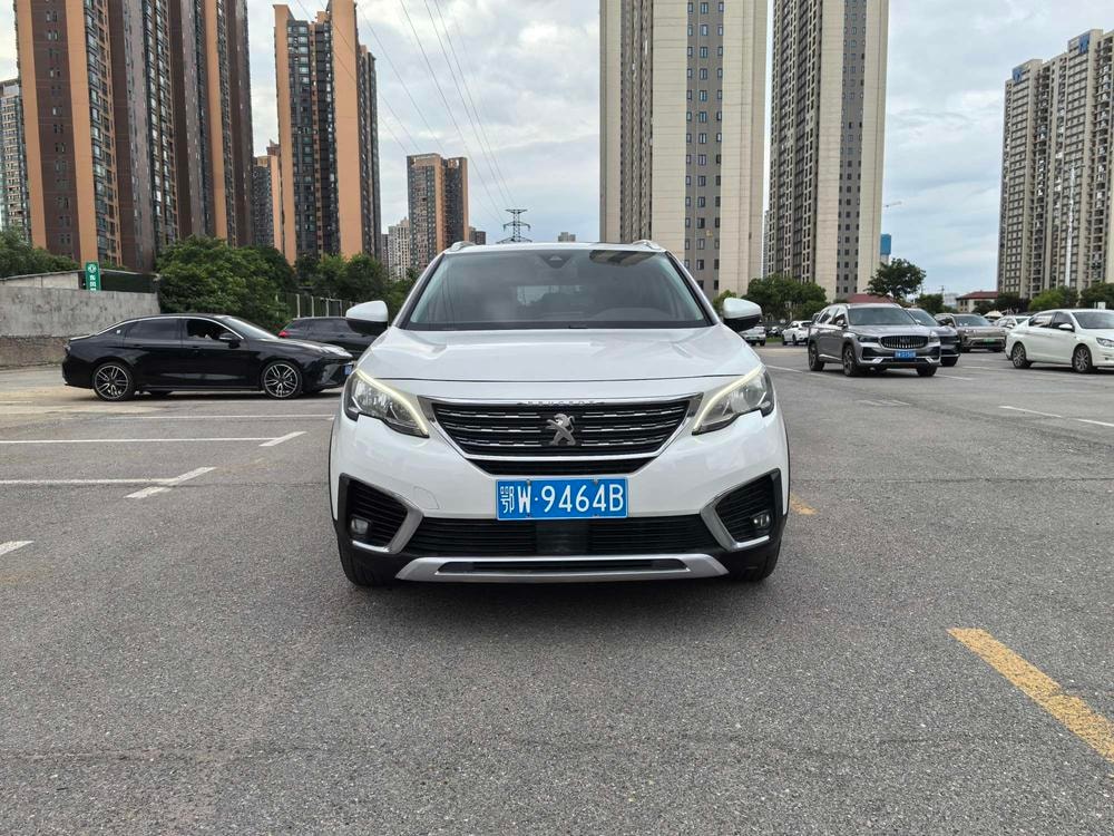 Peugeot 5008 2017 — фото автомобиля