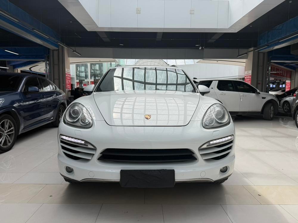 Porsche Cayenne 2011 — фото автомобиля 1