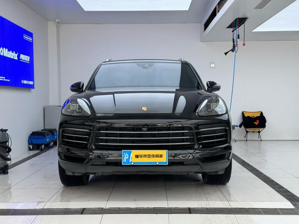 Porsche Cayenne 2018 — фото автомобиля 1