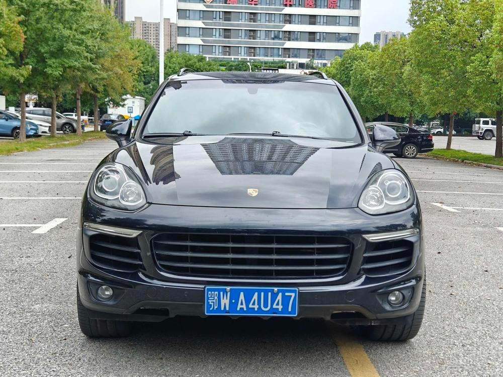 Porsche Cayenne 2016 — фото автомобиля 1