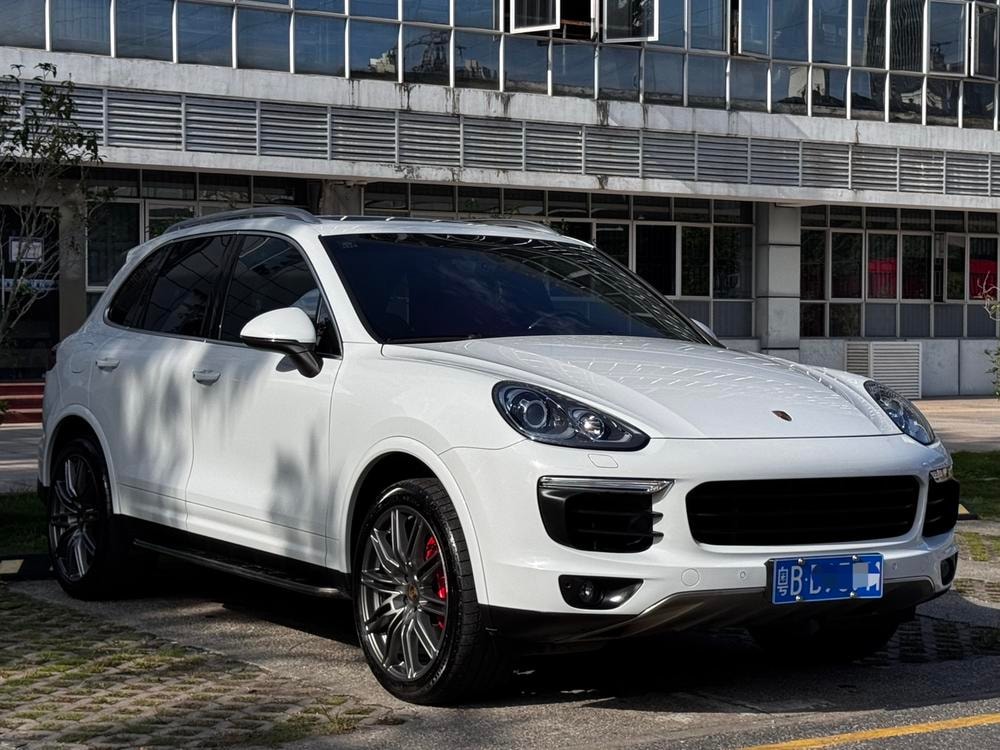 Porsche Cayenne 2016 — фото автомобиля