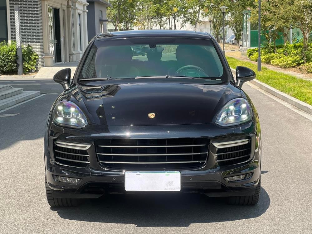 Porsche Cayenne 2015 — фото автомобиля