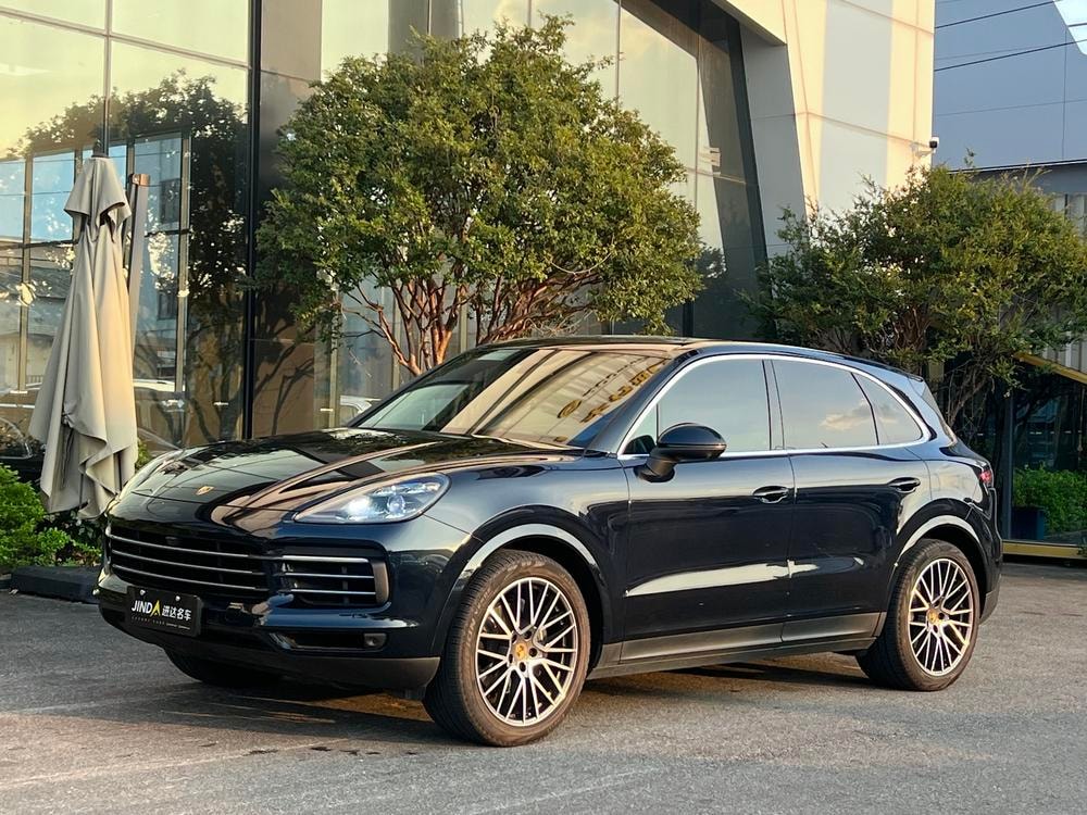 Porsche Cayenne 2022 — фото автомобиля