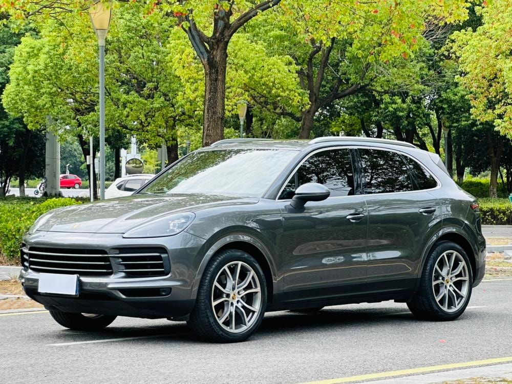 Porsche Cayenne 2021 — фото автомобиля