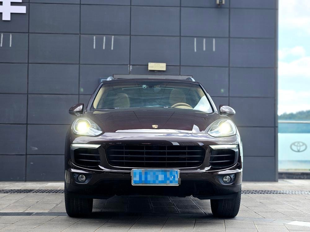 Porsche Cayenne 2015 — фото автомобиля 1