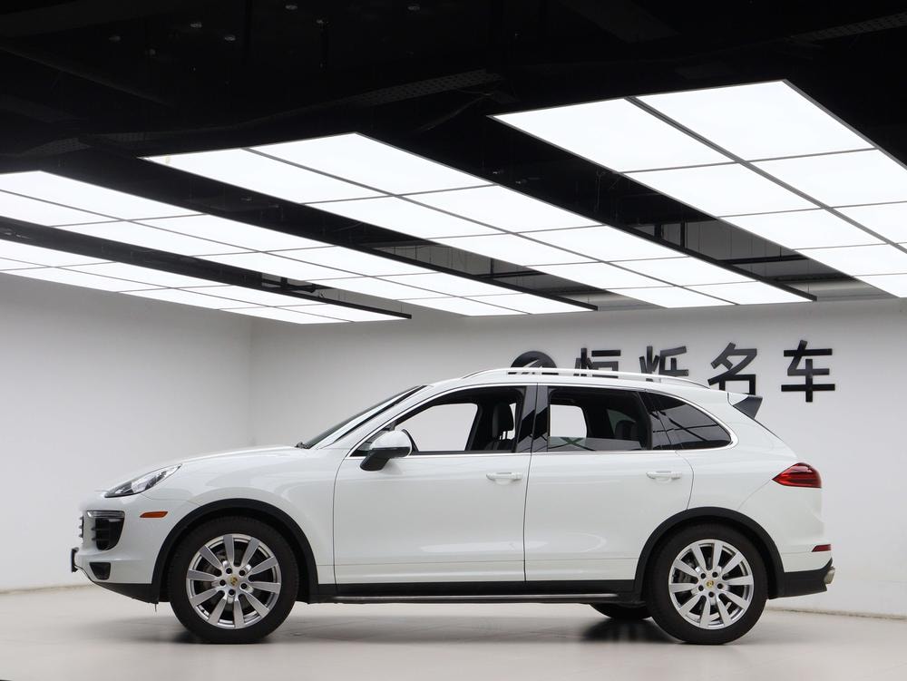 Porsche Cayenne 2015 — фото автомобиля