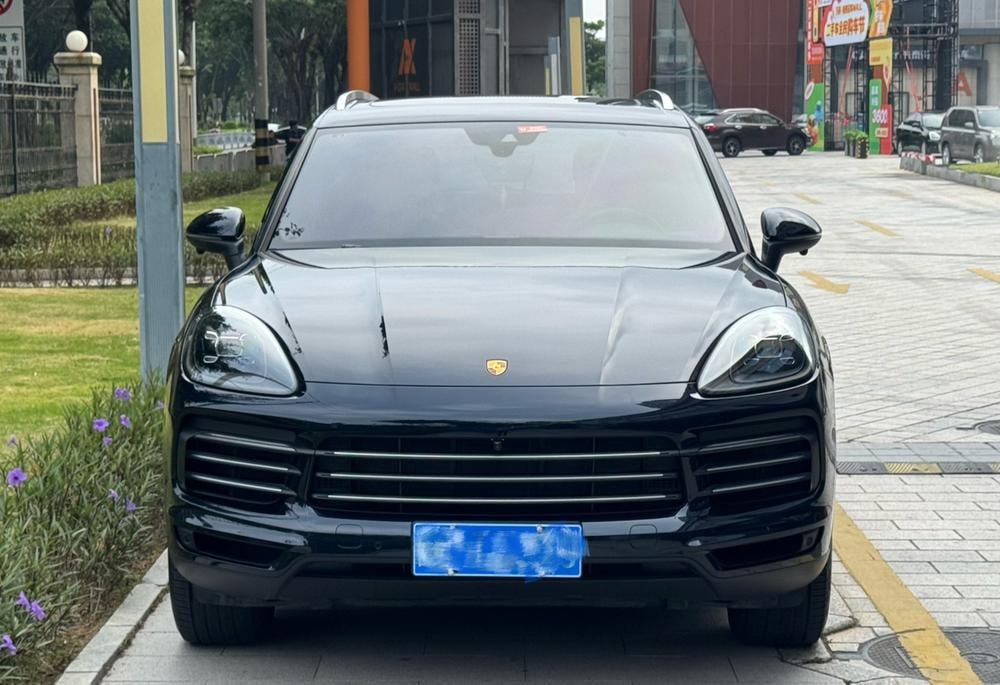 Porsche Cayenne 2018 — фото автомобиля 1