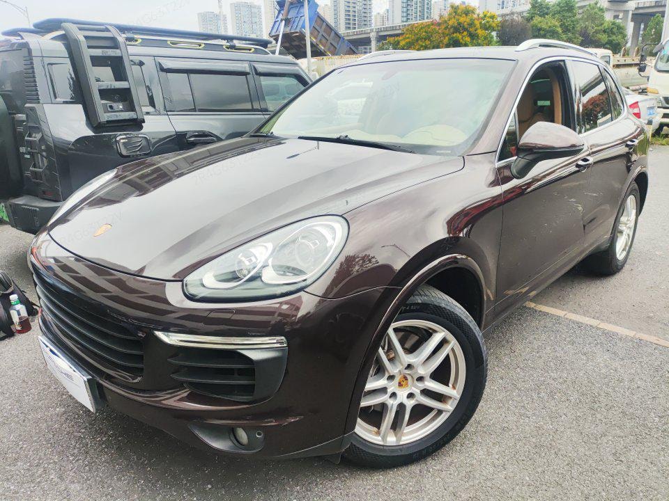 Porsche Cayenne 2016 — фото автомобиля 1