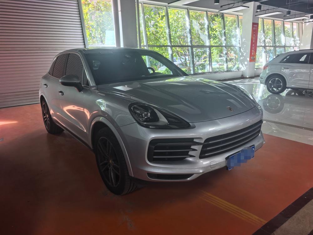 Porsche Cayenne 2018 — фото автомобиля 1