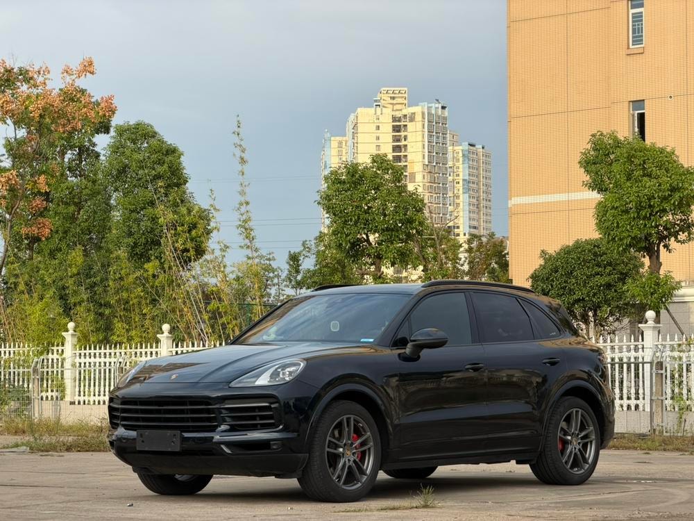Porsche Cayenne 2019 — фото автомобиля 1