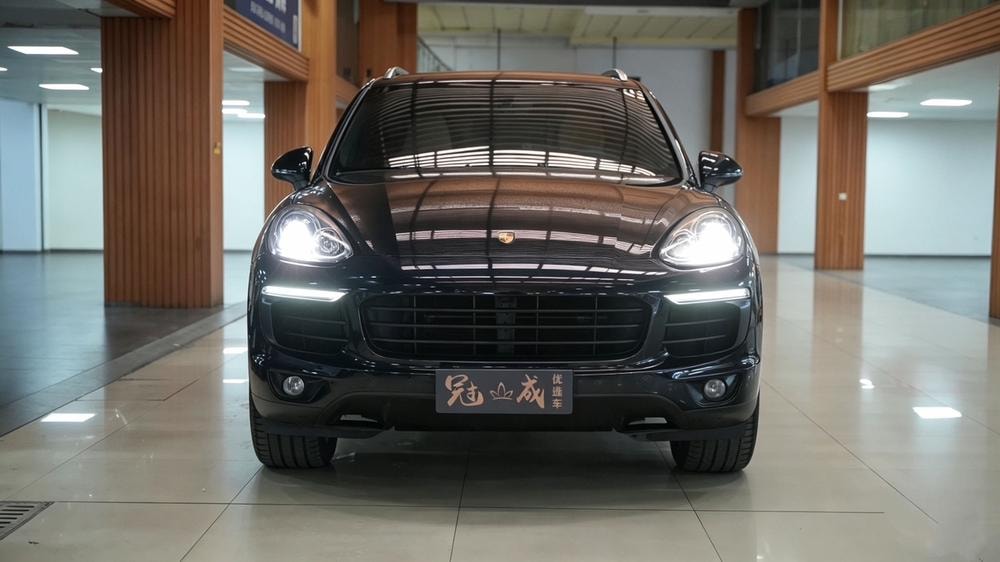 Porsche Cayenne 2016 — фото автомобиля 1
