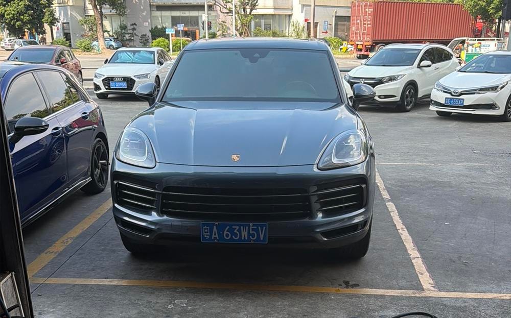 Porsche Cayenne 2018 — фото автомобиля 1
