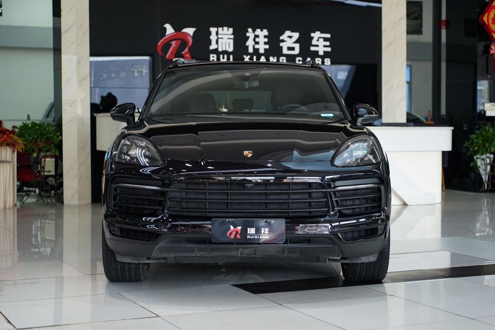 Porsche Cayenne 2019 — фото автомобиля 1