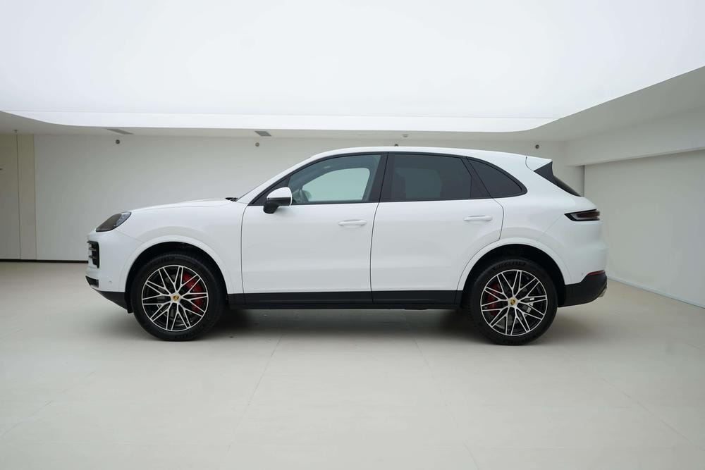 Porsche Cayenne 2024 — фото автомобиля 1