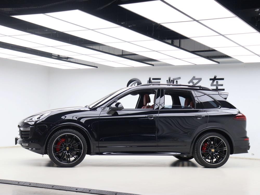 Porsche Cayenne 2015 — фото автомобиля 1