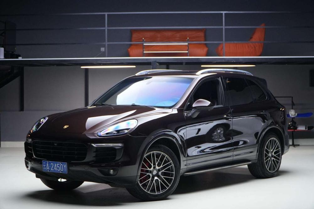 Porsche Cayenne 2016 — фото автомобиля 1