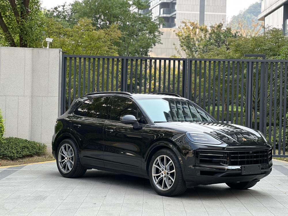 Porsche Cayenne 2024 — фото автомобиля 1