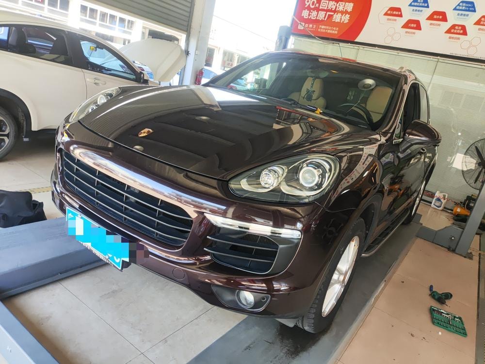 Porsche Cayenne 2015 — фото автомобиля