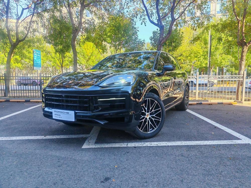 Porsche Cayenne 2025 — фото автомобиля 1