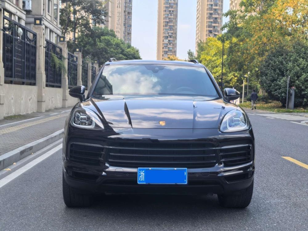 Porsche Cayenne 2022 — фото автомобиля 1