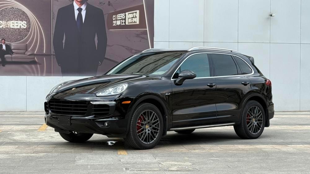 Porsche Cayenne 2015 — фото автомобиля