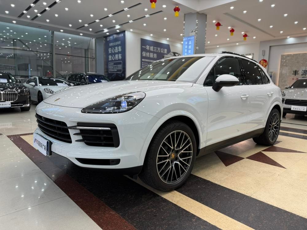 Porsche Cayenne 2019 — фото автомобиля 1
