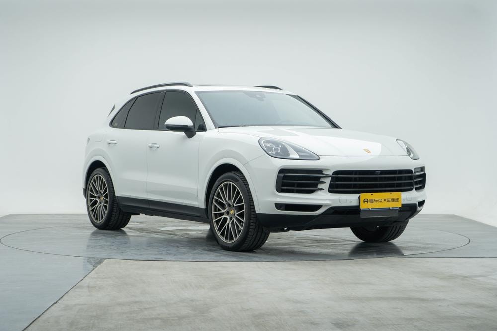 Porsche Cayenne 2023 — фото автомобиля 1