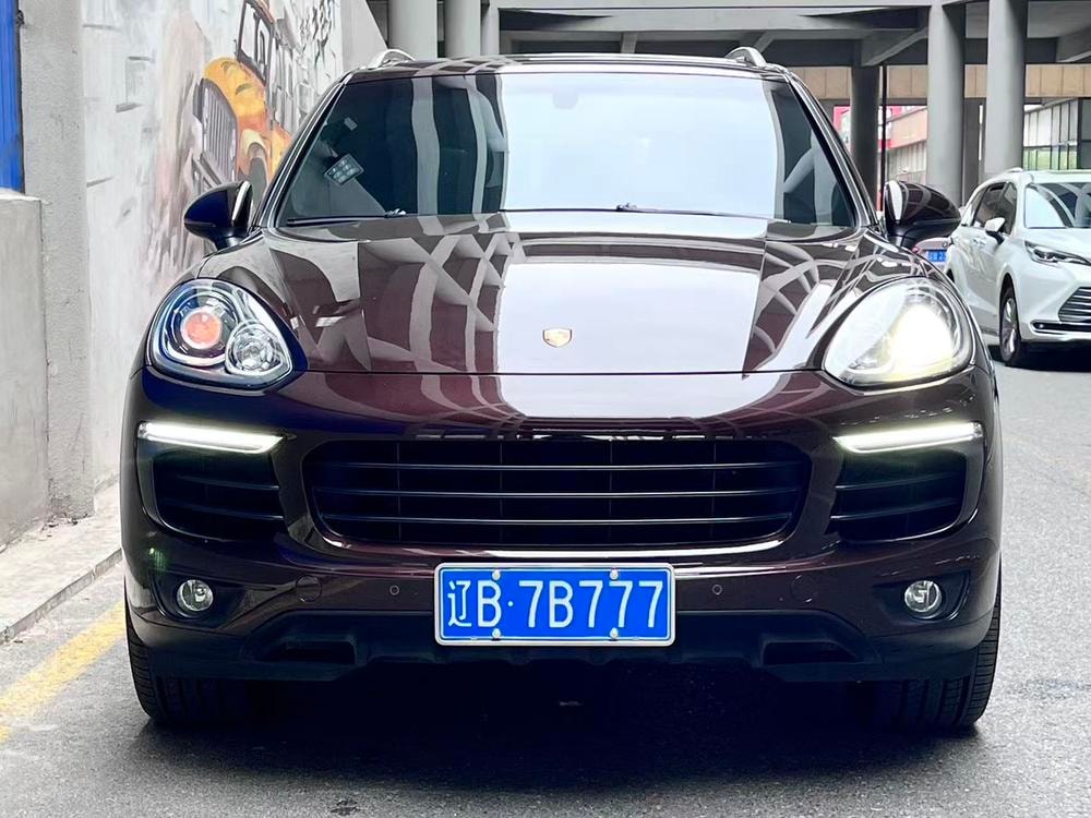Porsche Cayenne 2015 — фото автомобиля
