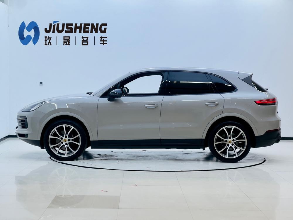 Porsche Cayenne 2021 — фото автомобиля