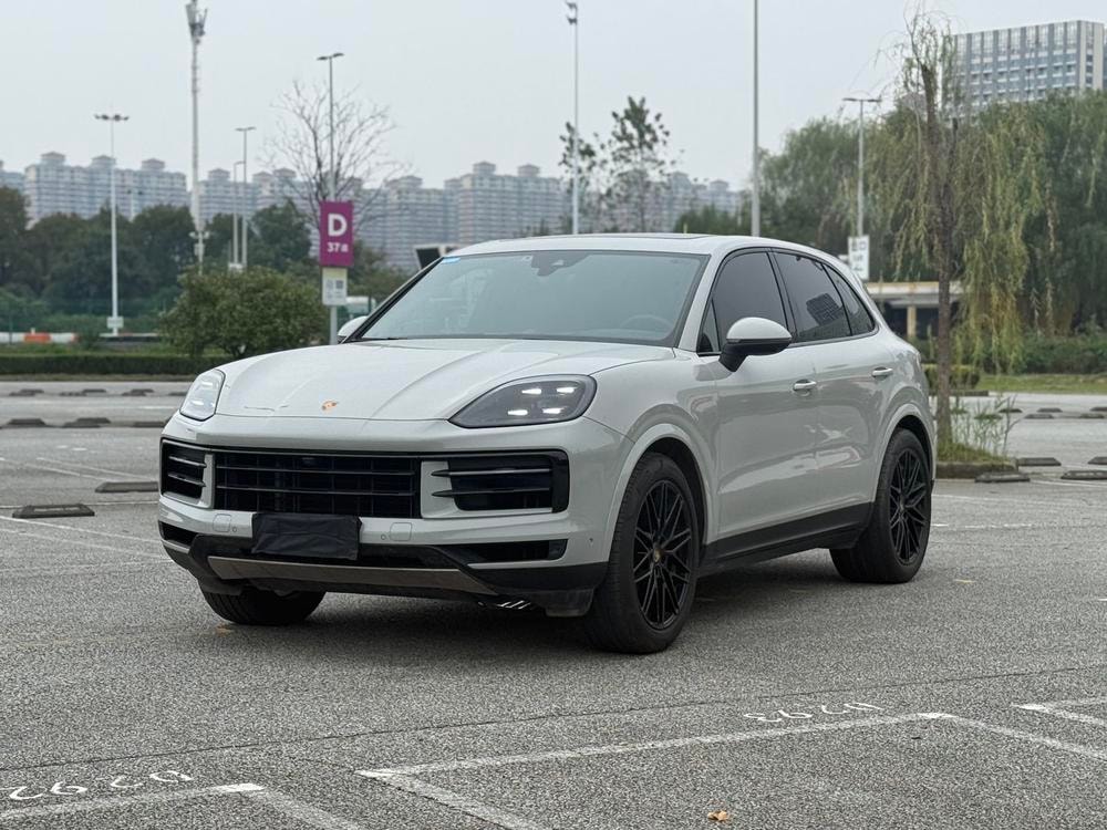 Porsche Cayenne 2024 — фото автомобиля 1