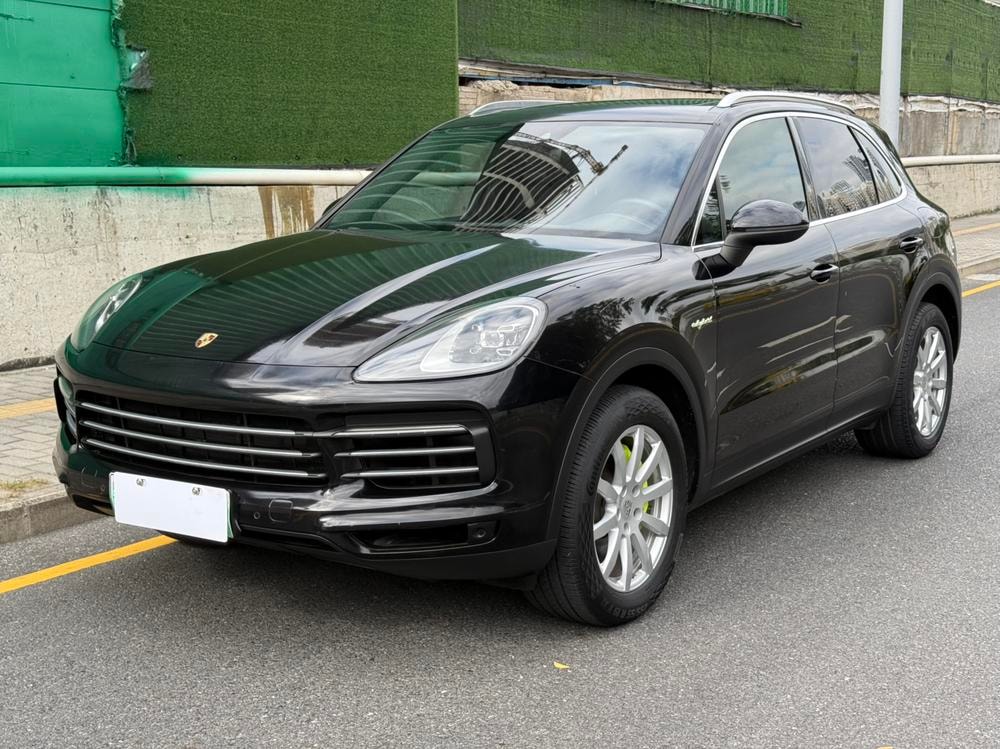 Porsche Cayenne E-Hybrid 2019 — фото автомобиля